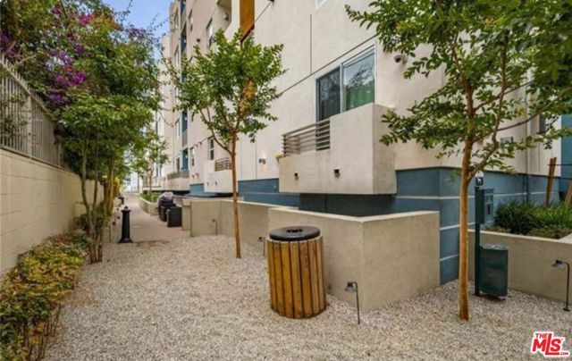 436 S Virgil Avenue, Los Angeles CA: https://media.crmls.org/mediaz/c51a40f4-12b4-407a-8932-ef359a06ab82.jpg
