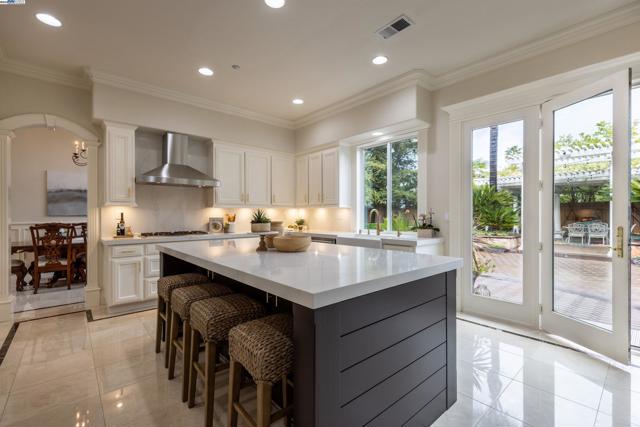2522 Wood Hollow Dr, Livermore CA: https://media.crmls.org/mediaz/c51a6d09-47eb-482d-a48a-b67eac94dc6f.jpg