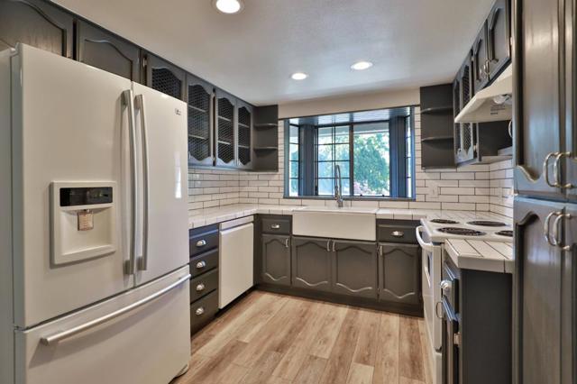 5829 San Juan Avenue, Citrus Heights CA: https://media.crmls.org/mediaz/c51b3f44-ac16-4540-b1f7-9a87353bcec1.jpg