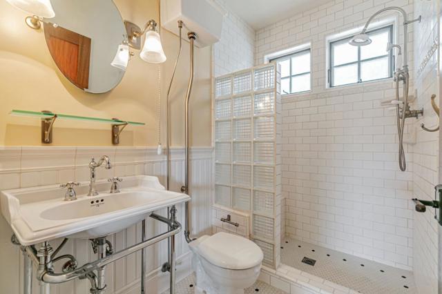 5005 Emerald Street, Capitola CA: https://media.crmls.org/mediaz/c51bedb6-decb-4b01-9c23-3f4fa8120c33.jpg