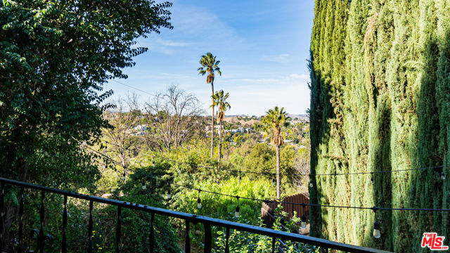 4707 Bedel Street, Woodland Hills CA: https://media.crmls.org/mediaz/c51ca909-0ddc-4909-a0aa-32ec7e82831d.jpg