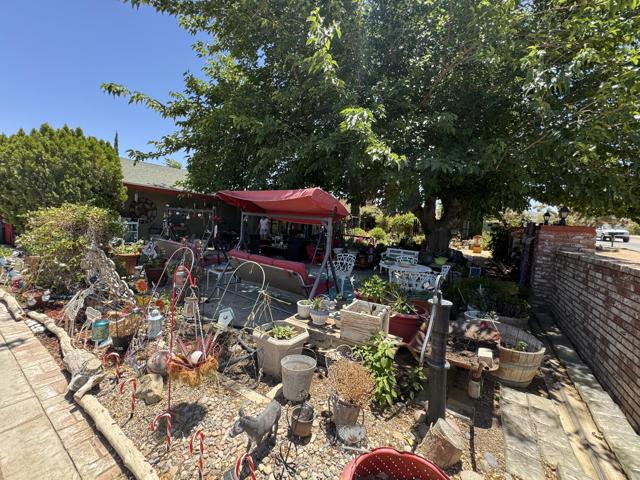 7585 Joshua Lane, Yucca Valley CA: https://media.crmls.org/mediaz/c51d558e-d434-4e1e-8f23-f5020697a6cf.jpg