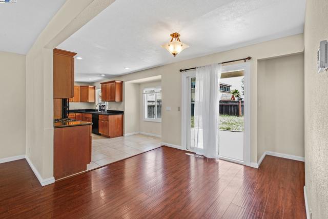 22013 Queen St, Castro Valley CA: https://media.crmls.org/mediaz/c51d8e05-7662-41ff-ac97-cc34a07227a5.jpg