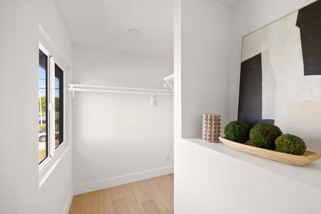 Detail Gallery Image 20 of 35 For 21792 Kaneohe Ln, Huntington Beach,  CA 92646 - 5 Beds | 2/1 Baths