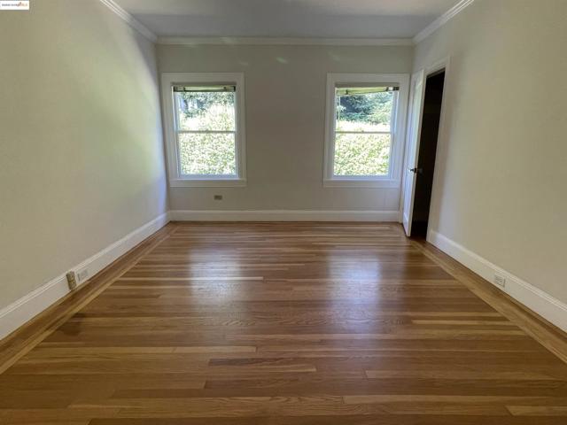 1159 Winsor, Piedmont CA: https://media.crmls.org/mediaz/c51d9a34-a253-426c-b3dc-946ff32fe368.jpg