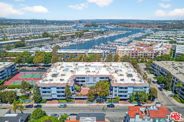 311 Bora Bora Way, Marina del Rey CA: https://media.crmls.org/mediaz/c51e02c6-8da7-4c81-af3e-bccf372c6d89.jpg