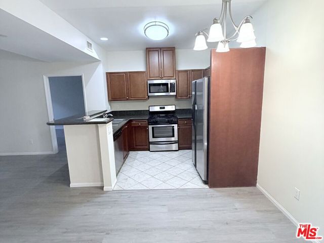 13941 Sherman Way, 204 photo 2