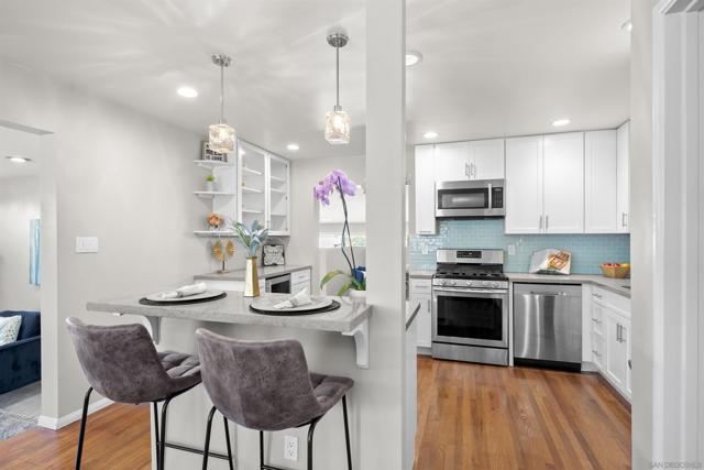 3833 Tomahawk Ln, San Diego CA: https://media.crmls.org/mediaz/c51e715c-65eb-4196-9f30-ce006b752652.jpg