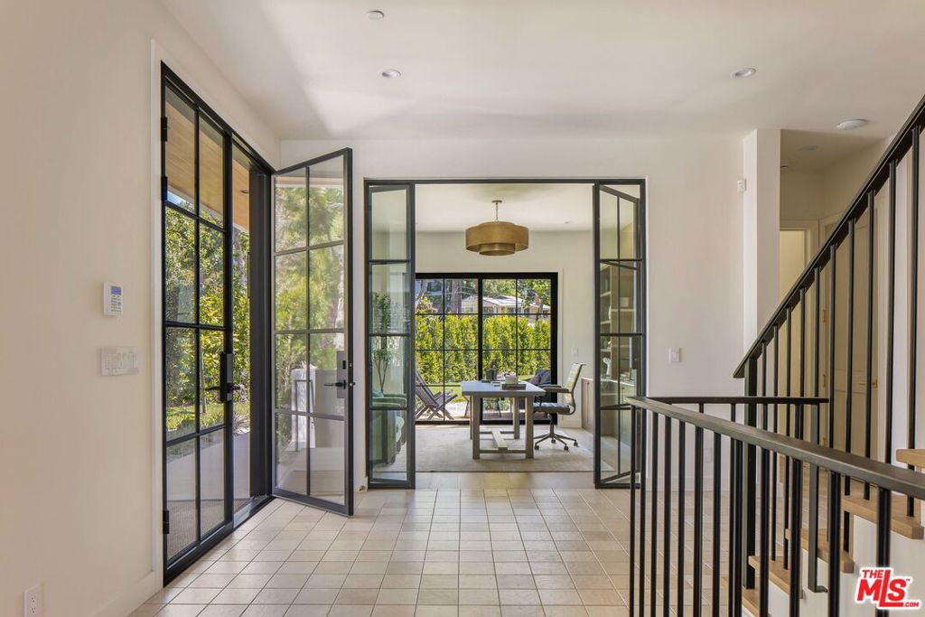 3935 Rhodes AvenueStudio City img 8