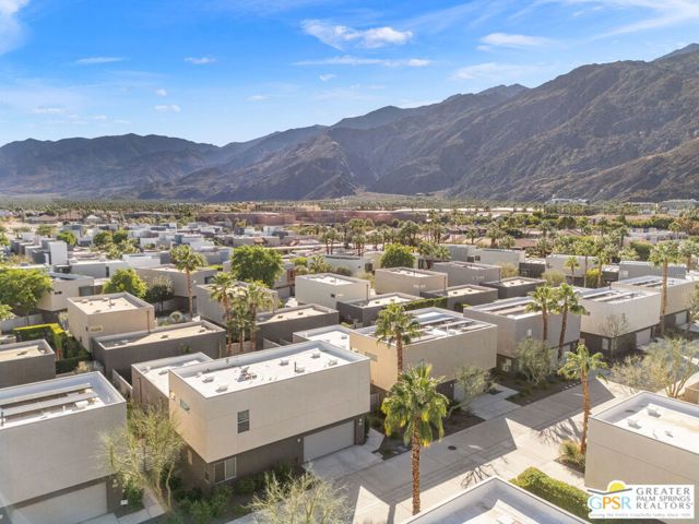 1065 Dane Drive, Palm Springs CA: https://media.crmls.org/mediaz/c51edb24-7878-445a-b126-dedc036ff98f.jpg