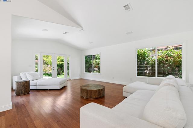 2643 Buena Vista Ave, Walnut Creek CA: https://media.crmls.org/mediaz/c51fd7f4-430e-4eb9-a67b-353ed4075394.jpg