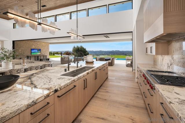 5966 68 Ladys Secret Ct, Rancho Santa Fe CA: https://media.crmls.org/mediaz/c5204aaf-9f7c-429e-be1f-1d18990abe25.jpg