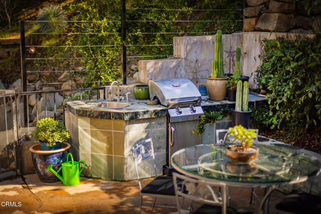 15990 Maricopa Highway, Ojai CA: https://media.crmls.org/mediaz/c520618c-31aa-4f96-8dab-3b45ec164069.jpg