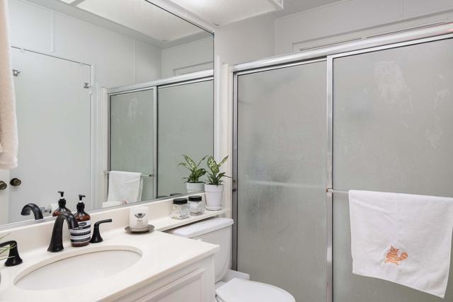 160 Hilligoss Drive, Cathedral City CA: https://media.crmls.org/mediaz/c5208f68-b87b-4355-b8cb-e52976b8c08c.jpg