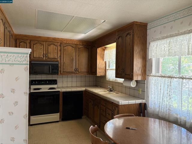 3041 Concord Blvd, Concord CA: https://media.crmls.org/mediaz/c5214909-665d-4d88-a2fe-bdc4596fc4b2.jpg