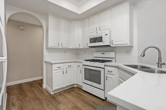 3325 Genoa Way, Oceanside CA: https://media.crmls.org/mediaz/c5218b0d-1c38-49f4-91f4-798030a3e7cf.jpg