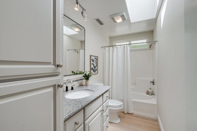 121 Day Valley Lane, Aptos CA: https://media.crmls.org/mediaz/c5223bf8-db7a-4008-bd97-16e4c4d2a18c.jpg