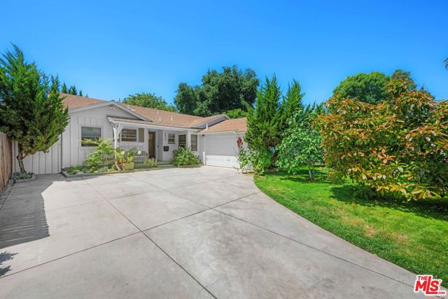 6827 Bianca Avenue photo 2