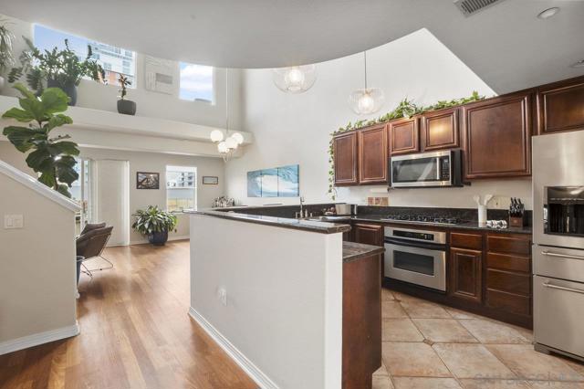 1501 India Street, San Diego CA: https://media.crmls.org/mediaz/c522ca24-5f20-4976-808f-2c77b20aa9f3.jpg