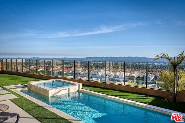 20326 W Liverpool Way, Porter Ranch CA: https://media.crmls.org/mediaz/c5235159-6262-4187-8546-7e29064aac28.jpg