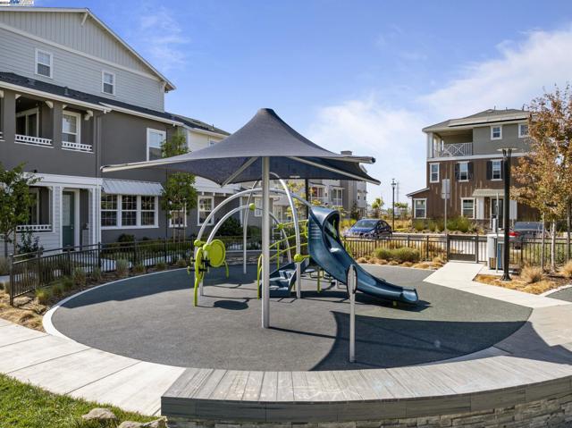 Image 37 of 39 For 9572 Seawind Way