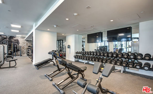 330 W 11th Street, Los Angeles CA: https://media.crmls.org/mediaz/c523c597-4ee6-415b-ae7f-9731c2f93cee.jpg