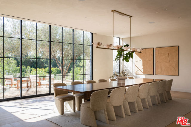 24172 Lupin Hill Road, Hidden Hills CA: https://media.crmls.org/mediaz/c52427f8-fed1-4c8d-91d6-4da873a10278.jpg