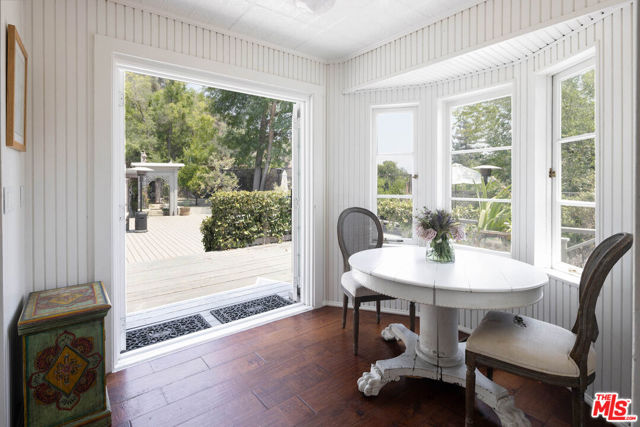 8805 Lookout Mountain Avenue, Los Angeles CA: https://media.crmls.org/mediaz/c524b2ff-3c23-40d9-b0de-b03938fb5682.jpg
