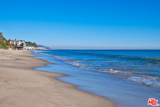 27540 Pacific Coast Highway, Malibu CA: https://media.crmls.org/mediaz/c5258beb-c21d-41c9-9825-301b9a5475d2.jpg