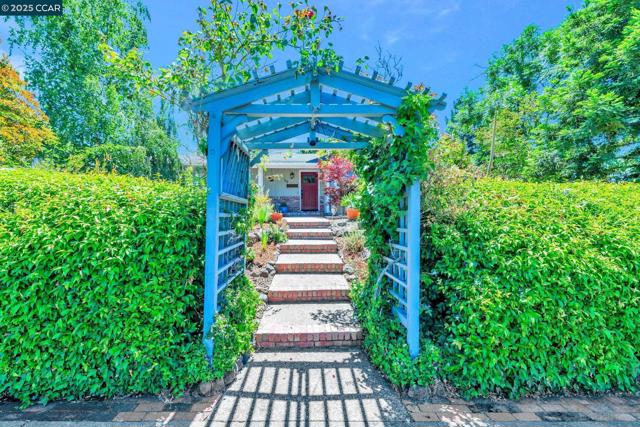 49 Terra Bella Dr, Walnut Creek CA: https://media.crmls.org/mediaz/c525bb31-5607-4787-99fd-dfe0c5db533f.jpg