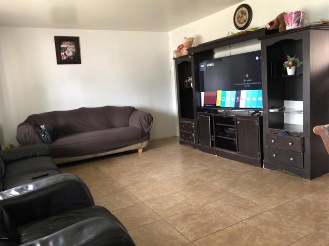 361 E Guava Street, Oxnard CA: https://media.crmls.org/mediaz/c525e25f-a681-4116-bbed-70e6abca998e.jpg
