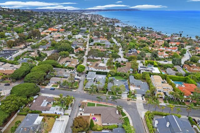 6307 Via Maria, La Jolla CA: https://media.crmls.org/mediaz/c5261b10-411a-436e-8a9d-71990c7f302d.jpg