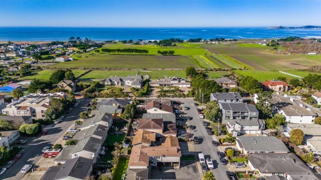 466 Willow Avenue, Half Moon Bay CA: https://media.crmls.org/mediaz/c5262b96-1bc7-4813-a0e1-faf169a3a9c8.jpg