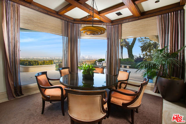 10066 Cielo Drive, Beverly Hills CA: https://media.crmls.org/mediaz/c526569f-f382-4dd3-906e-e96a49ab0884.jpg