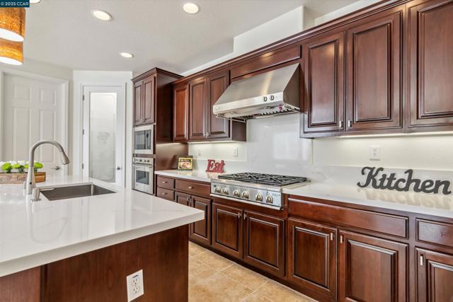 1840 Tanglewood Ln, Brentwood CA: https://media.crmls.org/mediaz/c5269f9b-3945-46b4-a166-7a77c2013c7f.jpg