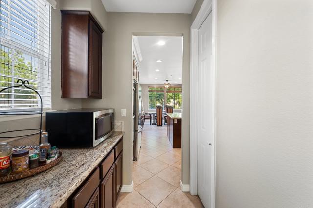 Detail Gallery Image 21 of 67 For 5946 Speyside Rd, Riverside,  CA 92507 - 5 Beds | 3/1 Baths