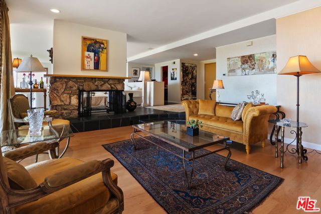 1166 LAS PULGAS Place, Pacific Palisades CA: https://media.crmls.org/mediaz/c527dcee-56b6-49e4-a221-1f6c443682f8.jpg