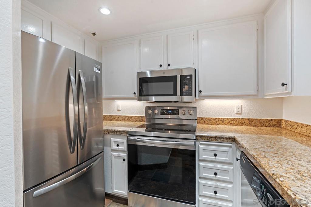 MLS #250032084SD img 18