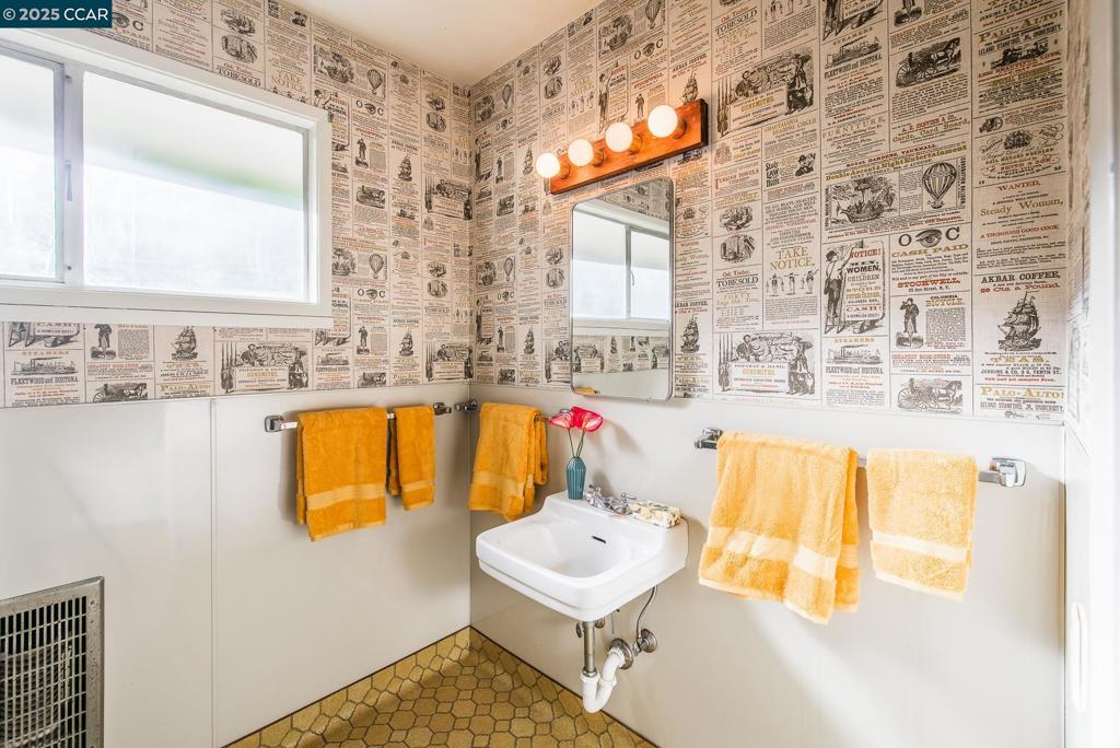 https://media.crmls.org/mediaz/c528358a-fb20-4bc2-831e-64b331544900.jpg?preset=X-Large