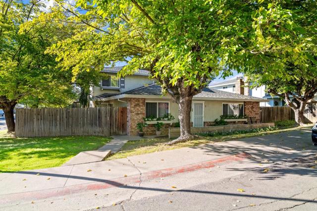 5555 Keoncrest Circle, Sacramento CA: https://media.crmls.org/mediaz/c52883bf-df54-48e1-9009-04b80d5810a2.jpg