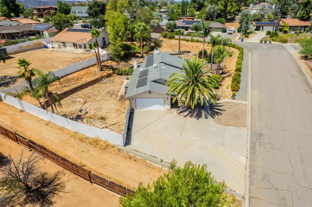 24763 Leada Way, Ramona CA: https://media.crmls.org/mediaz/c5289dae-2bbc-454a-8de0-d57b8b4be491.jpg