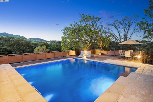 11 Leslyn Lane, Lafayette CA: https://media.crmls.org/mediaz/c5297466-3dfb-4ad6-ae9f-1960a7351d50.jpg