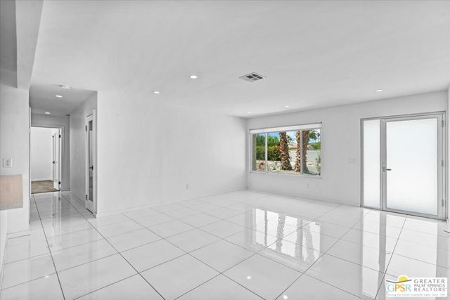 3121 E Ventura Road, Palm Springs CA: https://media.crmls.org/mediaz/c5299ce3-5e46-4f76-8ca0-8801d9099808.jpg