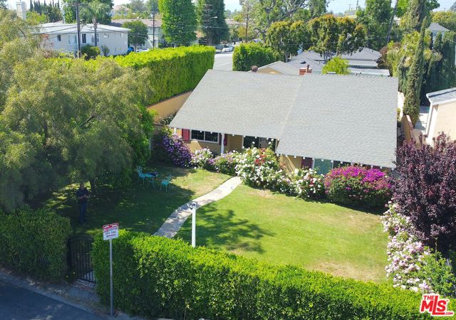 12455 Cumpston Street, Valley Village CA: https://media.crmls.org/mediaz/c52ac75b-9a94-4e7d-ab96-317ad1f80127.jpg