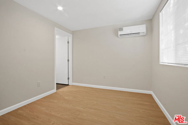 2370 Lime Avenue, Long Beach CA: https://media.crmls.org/mediaz/c52b5c95-3f35-4342-980e-4a81eb716641.jpg