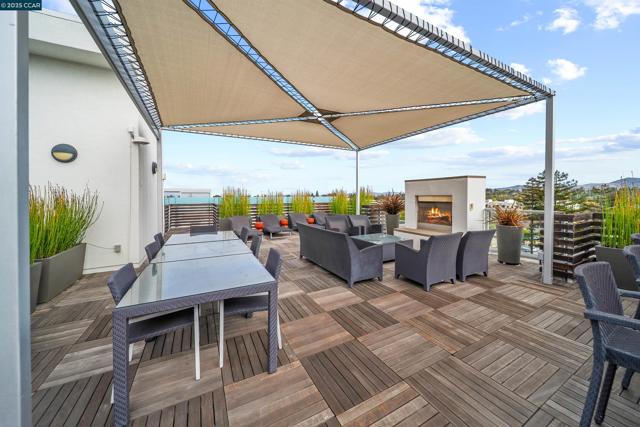 555 Ygnacio Valley Rd, Walnut Creek CA: https://media.crmls.org/mediaz/c52ba560-91ad-4915-bb8e-6bd3bf2d010b.jpg