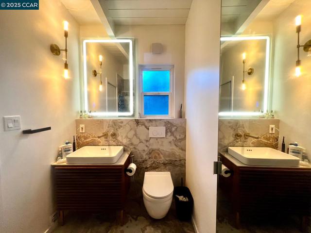 5915 ALHAMBRA AVE, Oakland CA: https://media.crmls.org/mediaz/c52bae0e-1926-415a-9a6f-4dcbdeb32d54.jpg