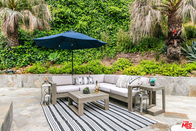 9323 Flicker Way, Los Angeles CA: https://media.crmls.org/mediaz/c52be7d7-28d5-4361-8499-3311b3345d45.jpg