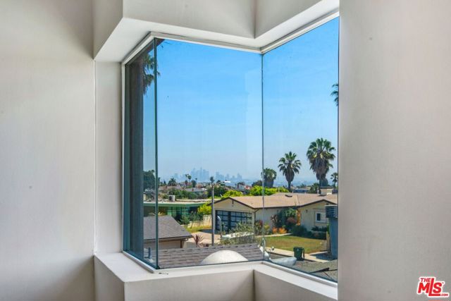 4521 Don Timoteo Drive, Los Angeles CA: https://media.crmls.org/mediaz/c52c0926-7b55-4760-87c4-cf3c369e5776.jpg