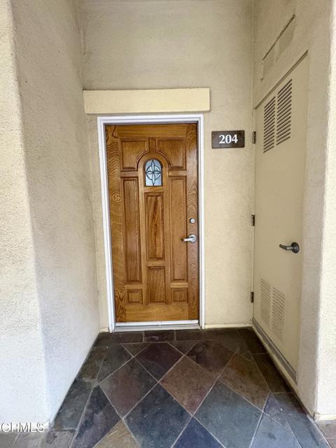436 Poli Street, Ventura CA: https://media.crmls.org/mediaz/c52c0e17-8bb4-4576-87f4-2e91280ef20f.jpg